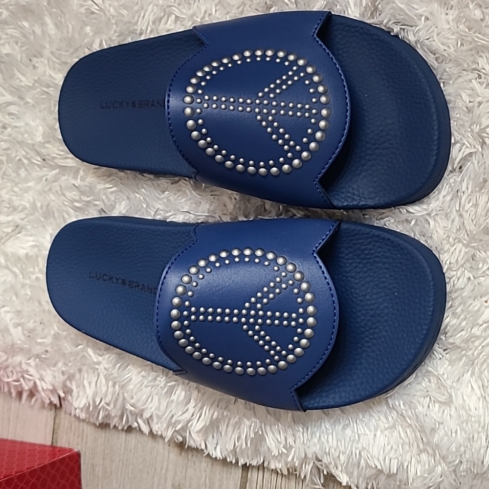 Lucky Brand Sandal, Peace Sign casual slide. Brand new.